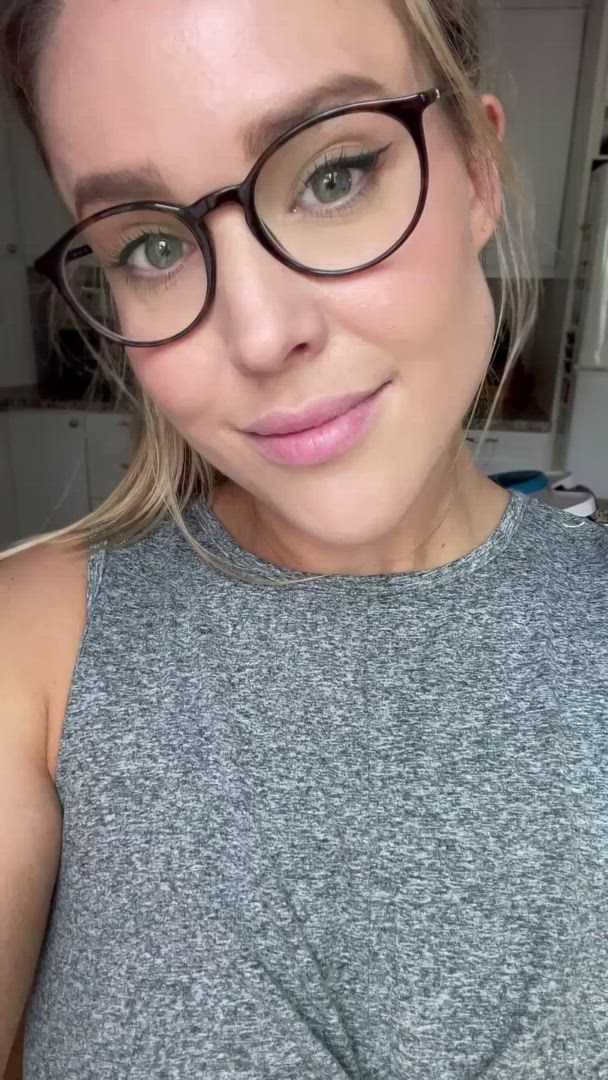 Melons Flashing Glasses Hotwife MILF Natural breasts Ponytail boobs Titty Drop Porn GIF