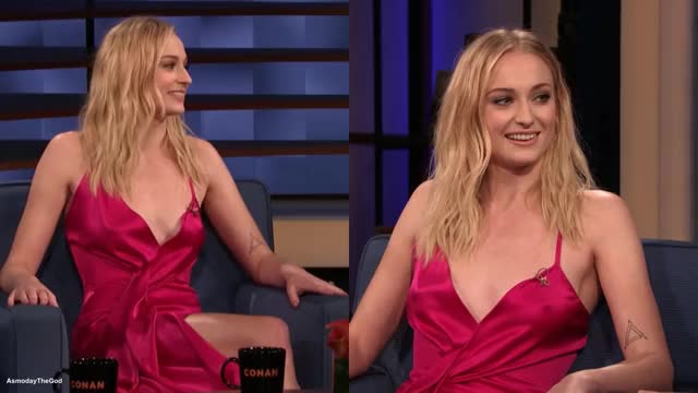 Bouncing Sophie Turner titties Porn GIF